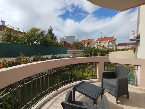 Izdavanje, kuća, 160m², Tološi, Podgorica - image 17