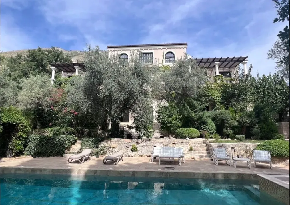 Sale, house, 550m², Reževići, Budva