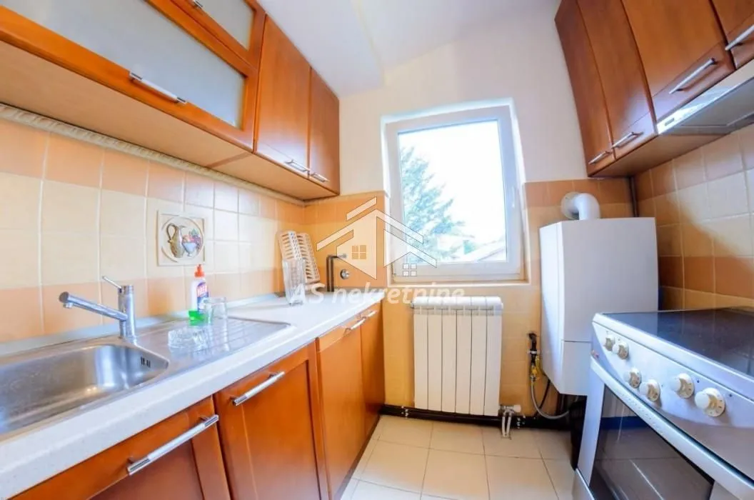 Izdavanje, trosoban stan, 100m², Savski Venac, Beograd