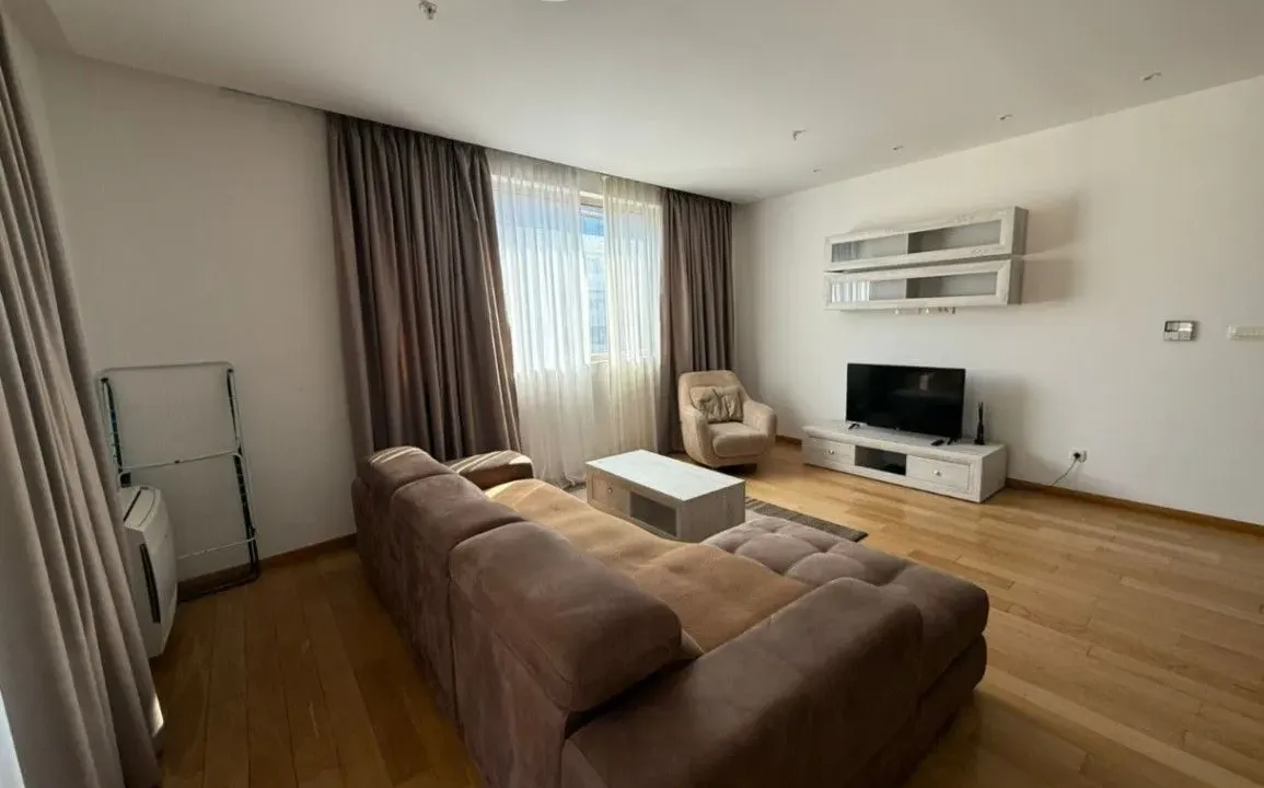 Izdavanje, dvosoban stan, 73m², Centar, Budva