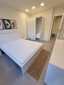 Rent, two bedroom apartment, 76m², Tivat, Crna Gora - image 9