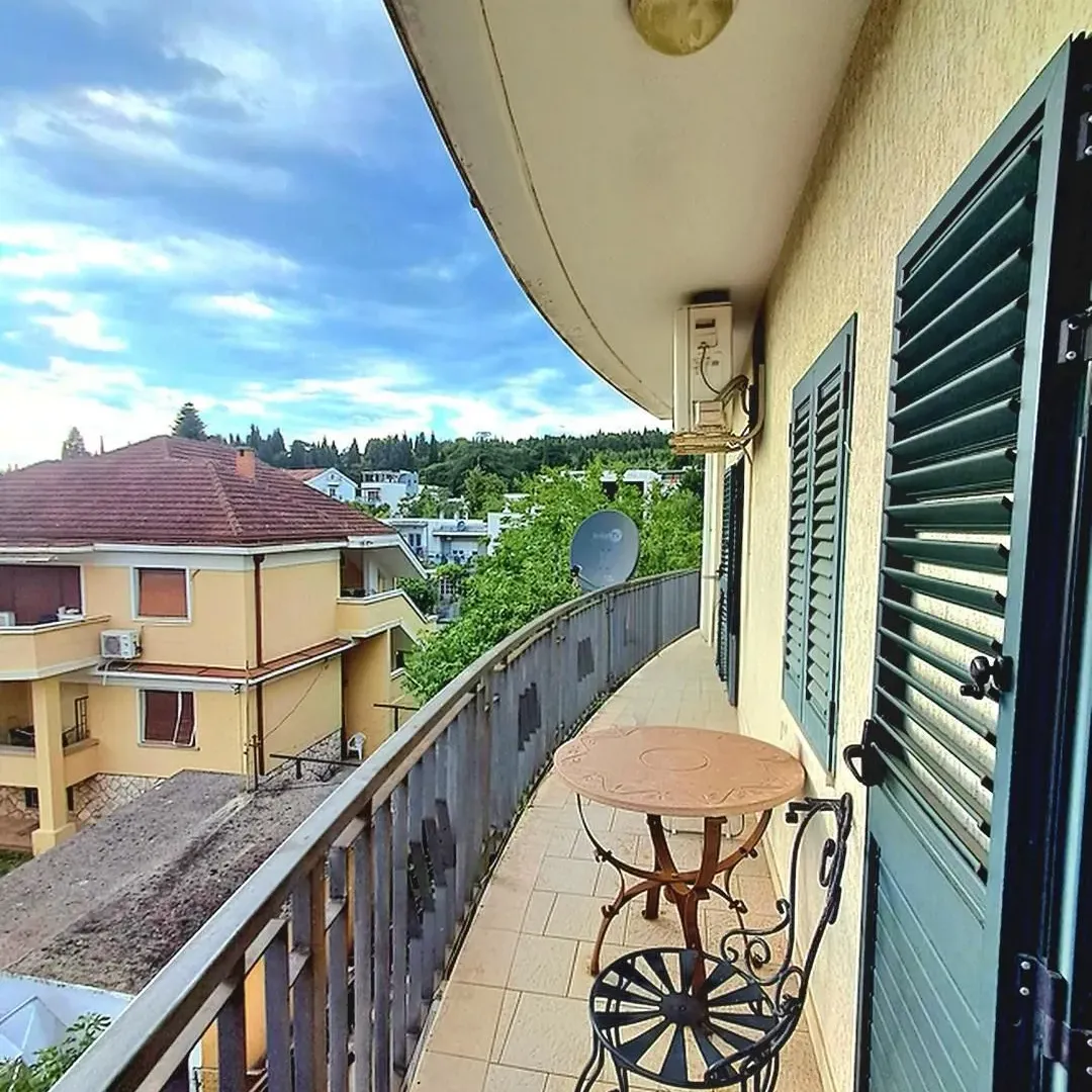 Prodaja, trosoban stan, 130m², Gorica C, Podgorica