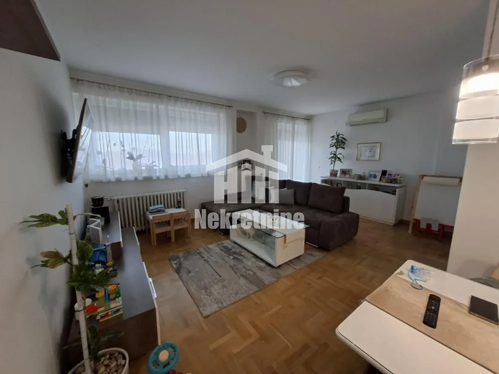 Prodaja, trosoban stan, 72m², Julino Brdo, Beograd