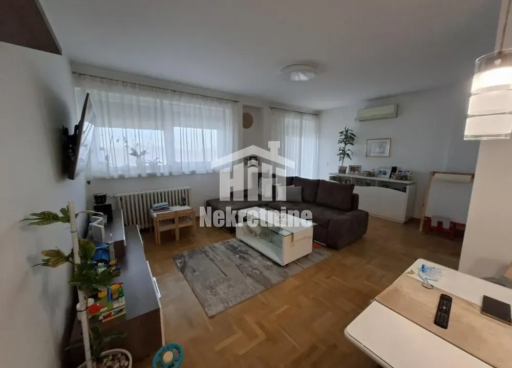Prodaja, trosoban stan, 72m², Julino Brdo, Beograd
