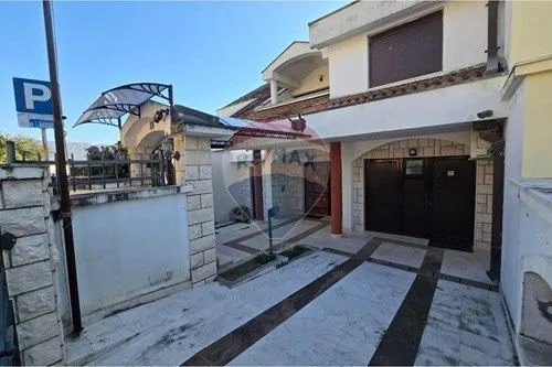 Rent, house, 280m², Gorica C, Podgorica