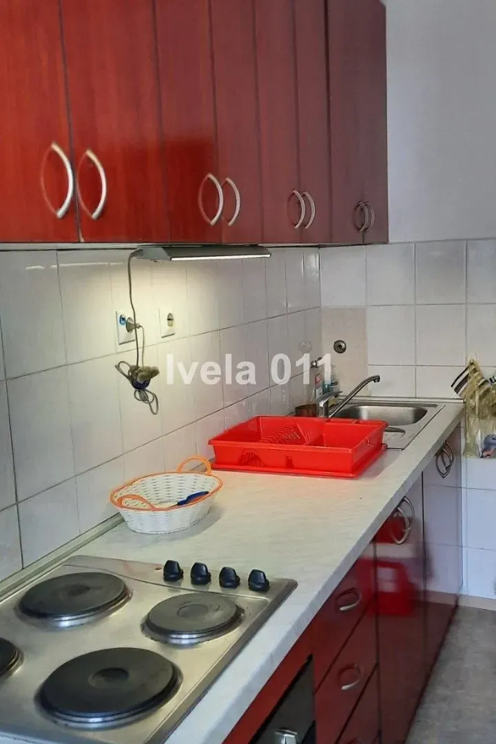Sale, two bedroom apartment, 50m², Kalenić Pijaca, Vračar Sve Podlokacije