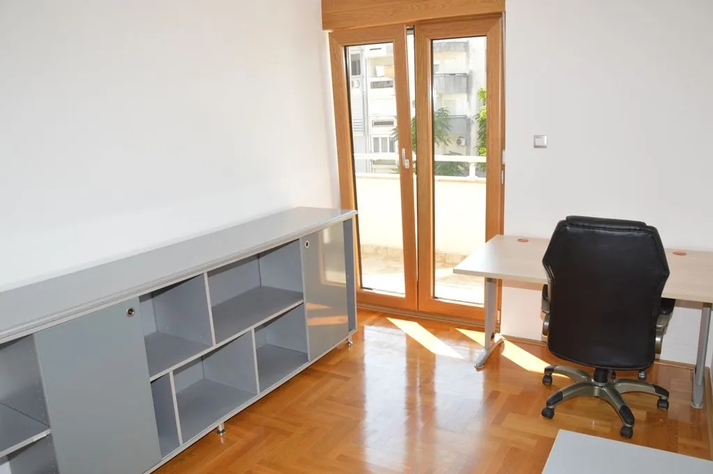 Rent, office space, 52m², Preko Morače, Podgorica