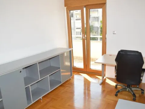 Rent, office space, 52m², Preko Morače, Podgorica - image 11