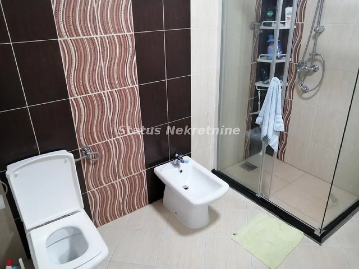 Sale, office space, 330m², Ruma, Srbija