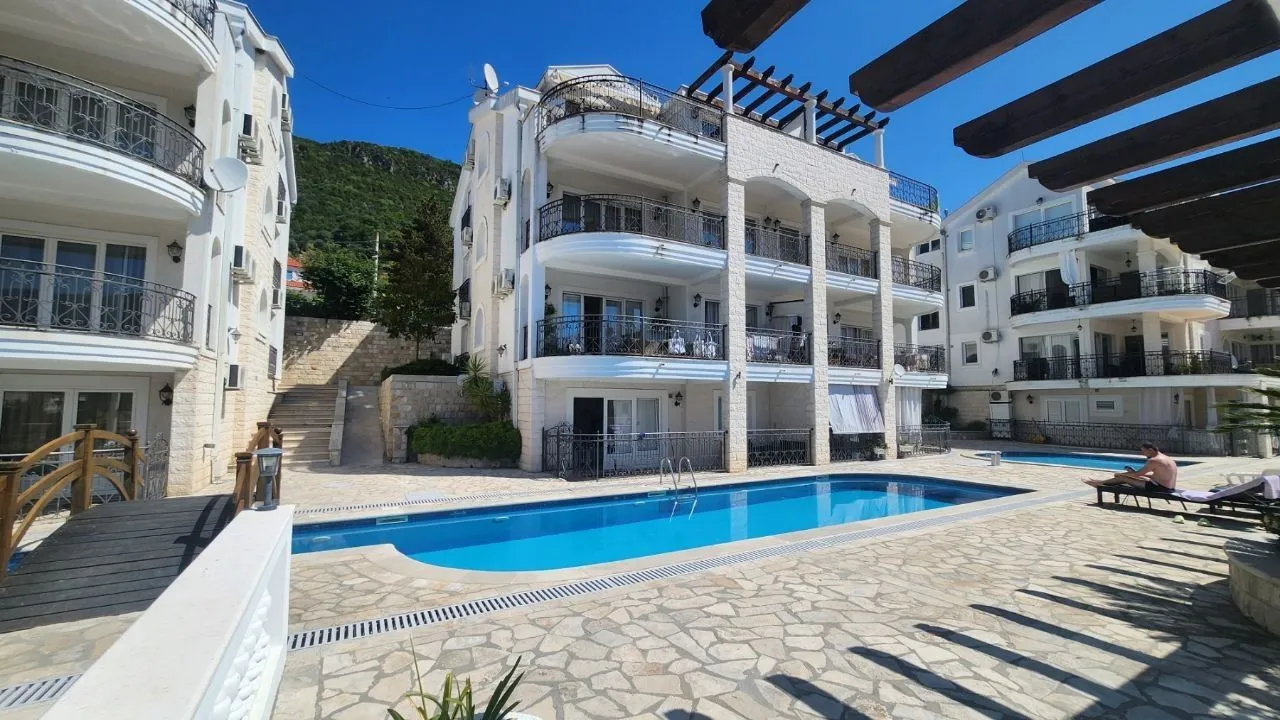 Izdavanje, jednosoban stan, 38m², Đenovići, Herceg Novi
