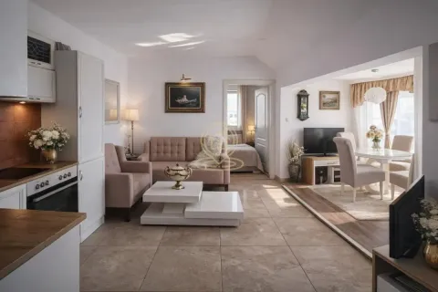 Prodaja, dvosoban stan, 52m², Centar, Novi Sad - image 2