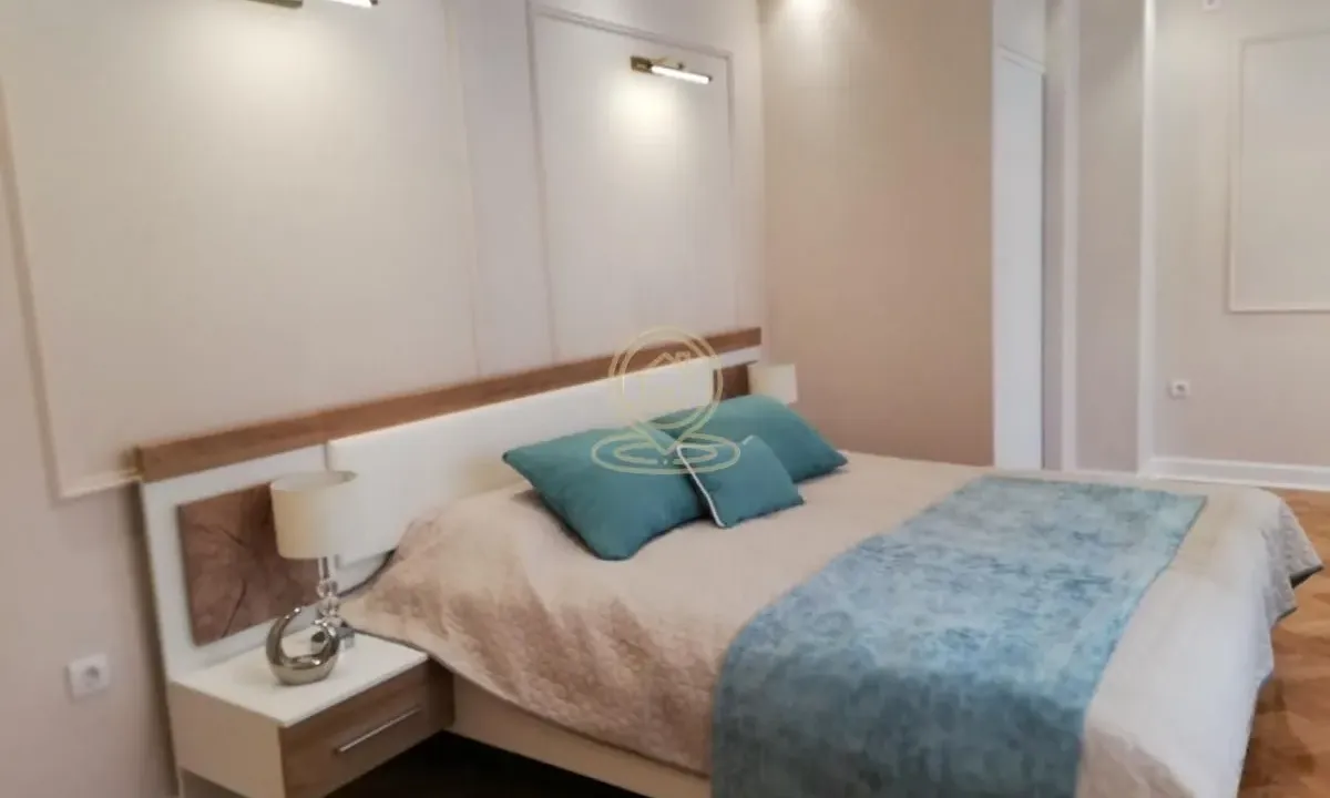 Izdavanje, četvorosoban stan, 130m², Grbavica, Novi Sad Sve Podlokacije