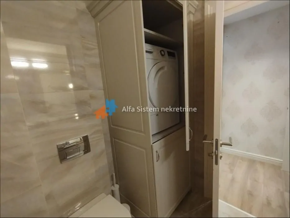 Izdavanje, stan, 215m², Savski Venac, Beograd