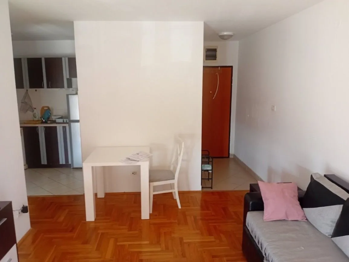 Izdavanje, jednosoban stan, 37m², City Kvart, Podgorica