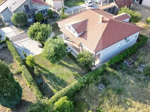 Prodaja, kuća, 200m², Tološi, Podgorica - image 27