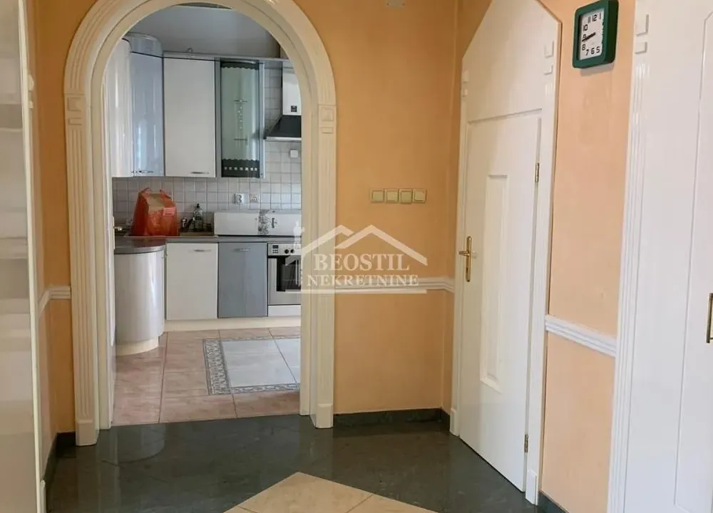 Izdavanje, kuća, 141m², Stari Grad, Beograd