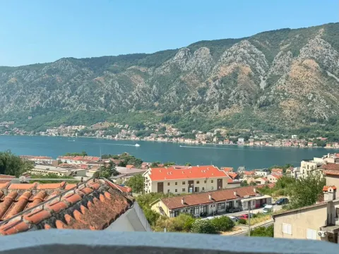 Rent, two bedroom apartment, 79m², Sveta Vrača, Kotor - image 1
