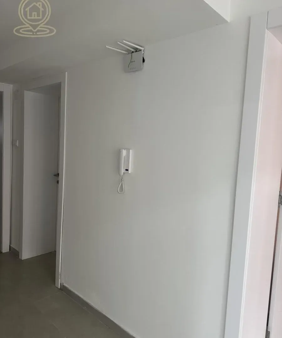 Rent, office space, 93m², Medijana, Niš