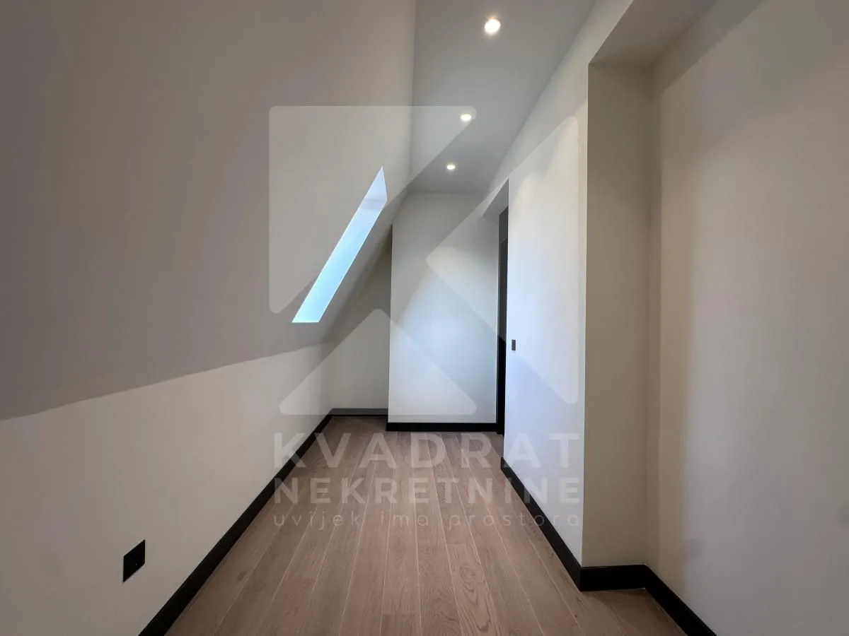 Prodaja, četvorosoban stan, 107m², Centar, Kolašin