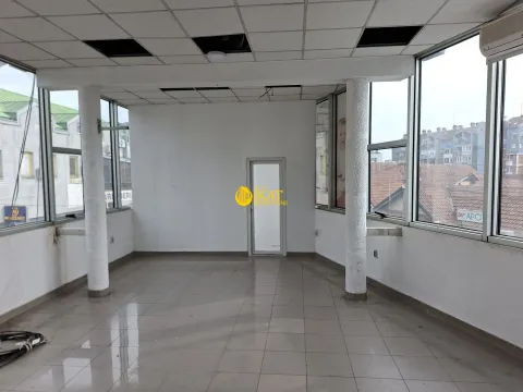 Sale, office space, 135m², Zvezdara Sve Podlokacije, Beograd - image 2