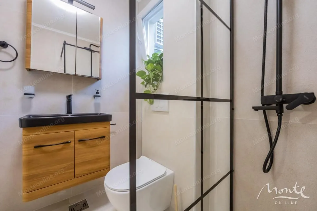 Sale, house, 300m², Markovići, Budva