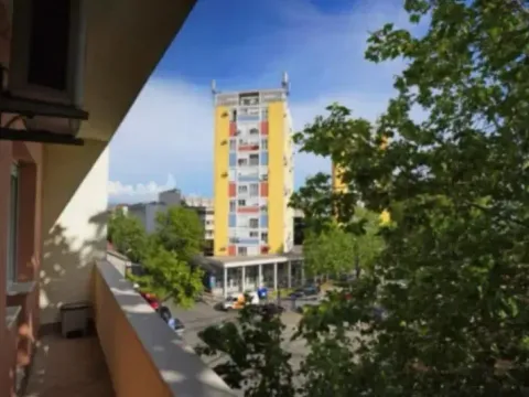 Izdavanje, dvosoban stan, 60m², Centar, Podgorica - image 9