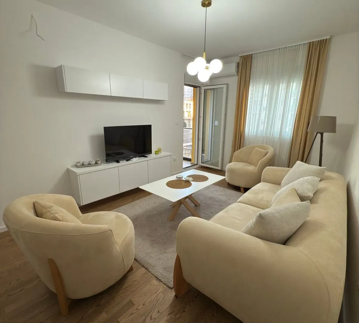 Izdavanje, jednosoban stan, 45m², Pobrežje, Podgorica