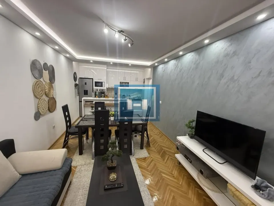 Prodaja, dvosoban stan, 64m², Centar, Jagodina
