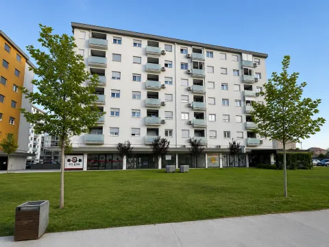 Rent, office space, 117m², Pobrežje, Podgorica - image 7