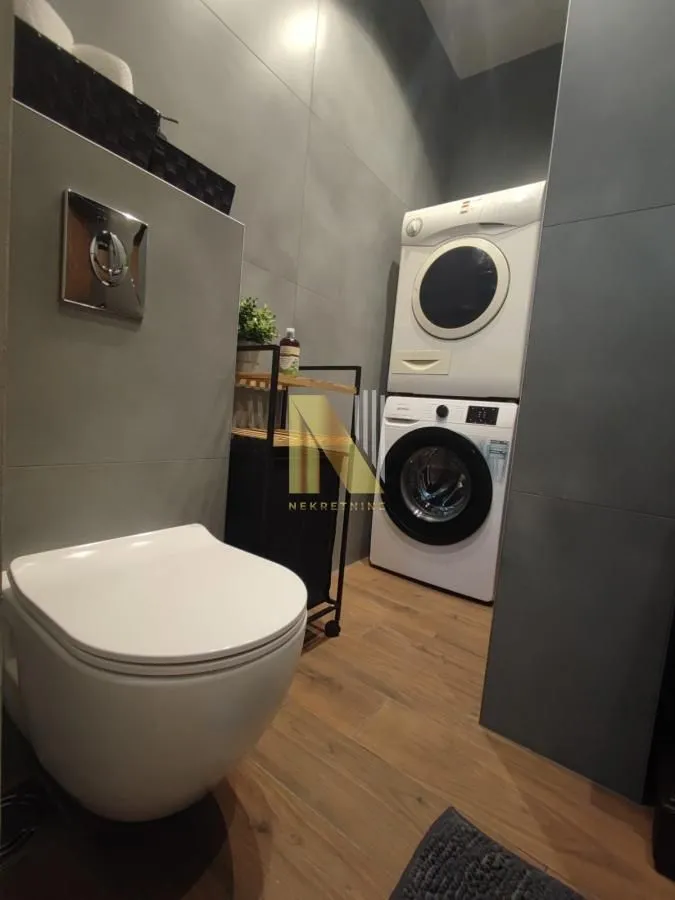 Izdavanje, trosoban stan, 55m², Centar, Novi Sad