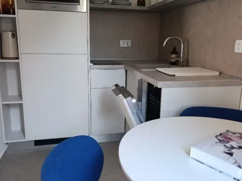 Izdavanje, garsonjera, 28m², Centar, Budva - image 2