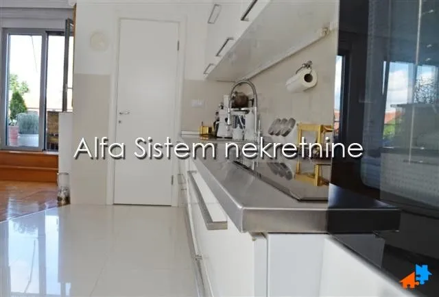 Rent, apartment, 230m², Čubura, Beograd