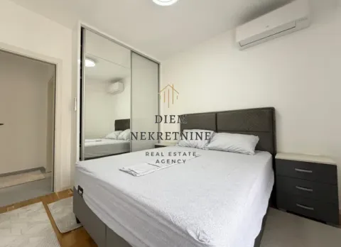 Furnished bedroom with a double bed, mirrored wardrobe, and nightstands. - image 9