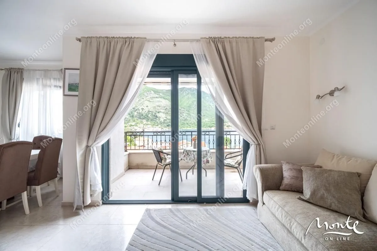 Prodaja, dvosoban stan, 109m², Dobrota, Kotor