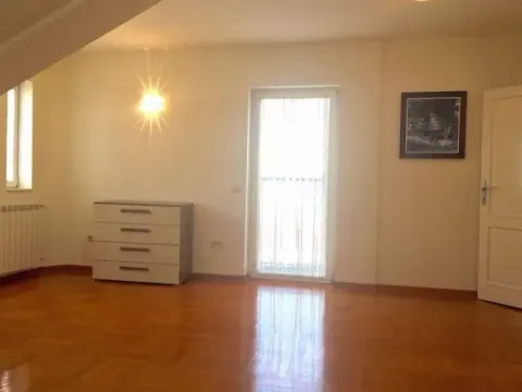 Izdavanje, četvorosoban stan, 146m², Stari Grad, Beograd - image 5