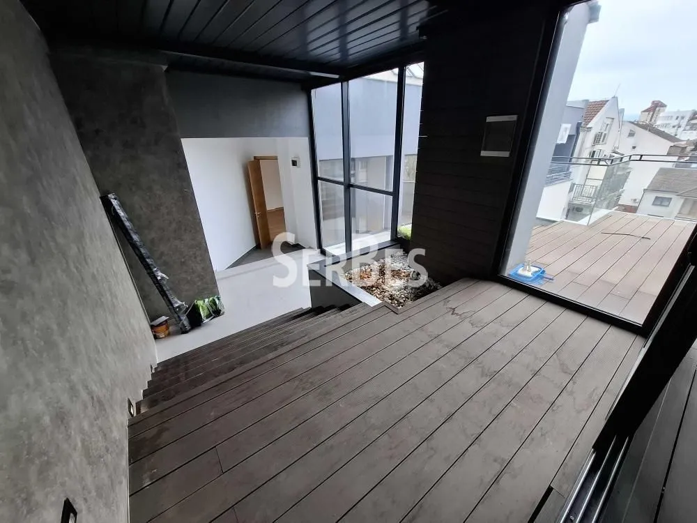 Prodaja, četvorosoban stan, 240m², Adamovićevo Naselje, Novi Sad Sve Podlokacije