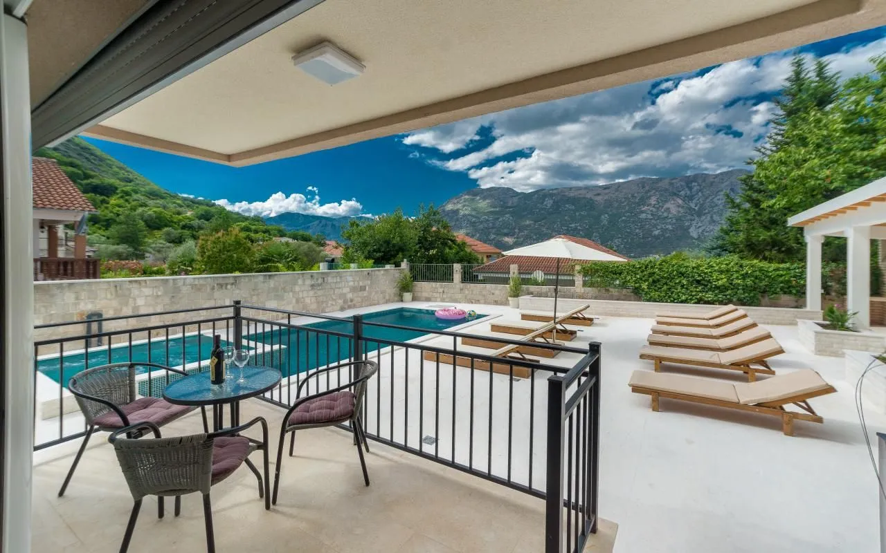 Prodaja, kuća, 350m², Stoliv, Kotor