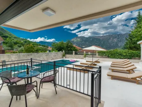 Sale, house, 350m², Stoliv, Kotor - image 7