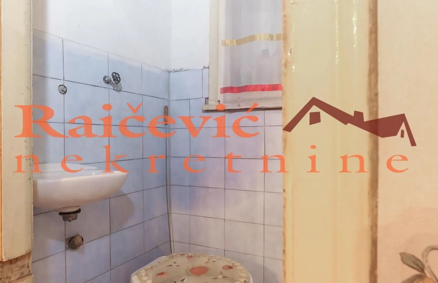 Sale, three bedroom apartment, 95m², Vračar, Šid