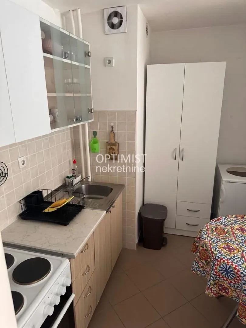 Izdavanje, jednosoban stan, 32m², Novi Beograd Blok 1 Fontana, Novi Beograd Sve Podlokacije