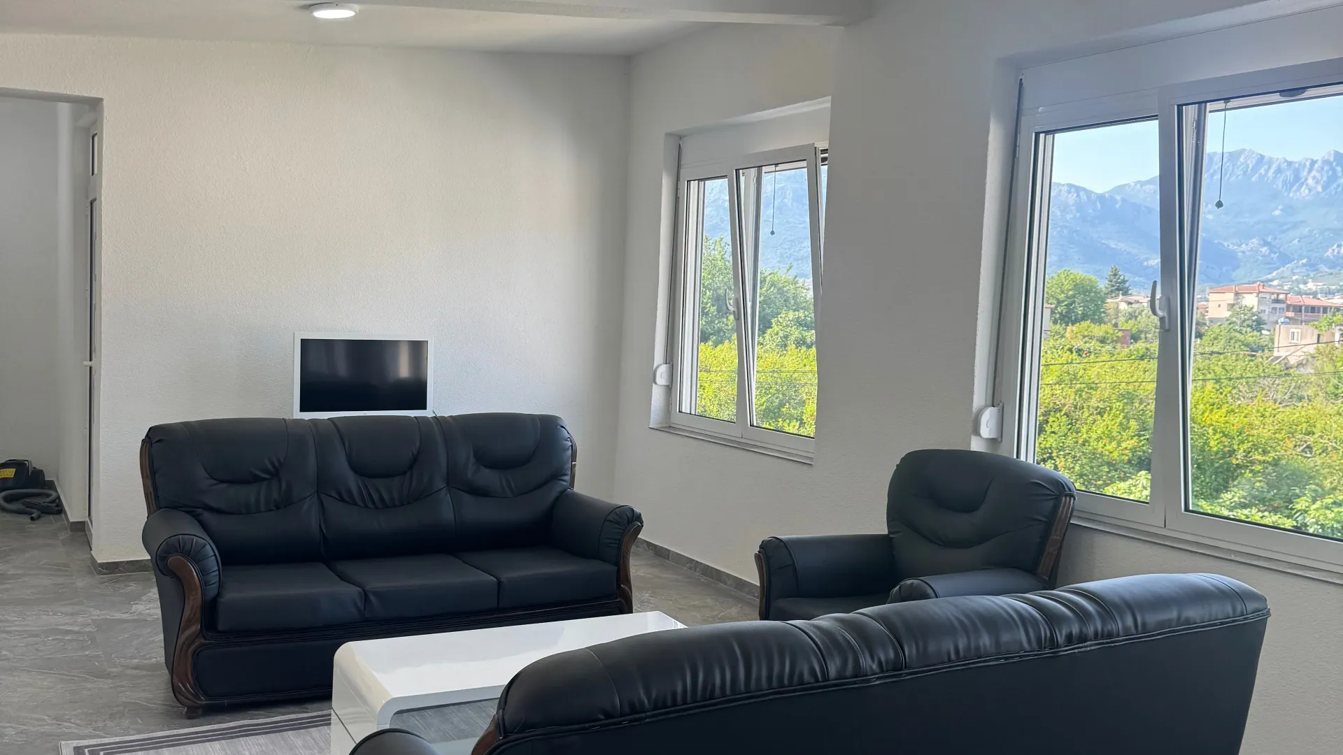Izdavanje, kuća, 95m², Polje, Bar