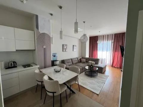 Izdavanje, jednosoban stan, 54m², Tree cane, Budva - image 1