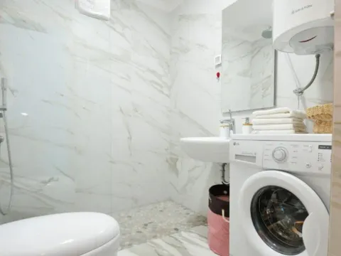 Sale, one bedroom apartment, 52m², Dobrota, Kotor - image 6