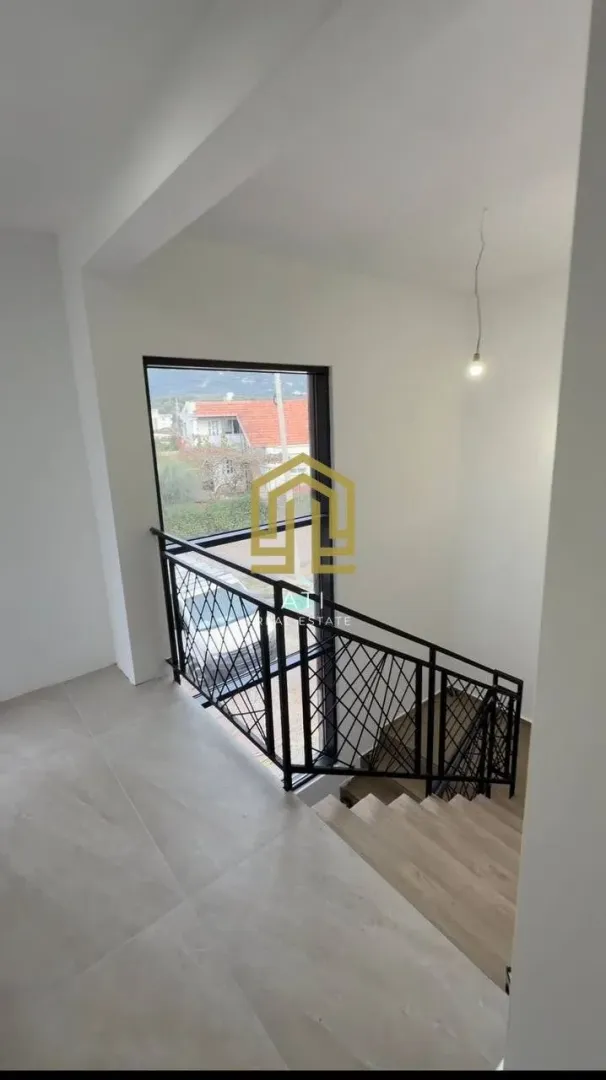 Prodaja, kuća, 225m², Centar, Bar