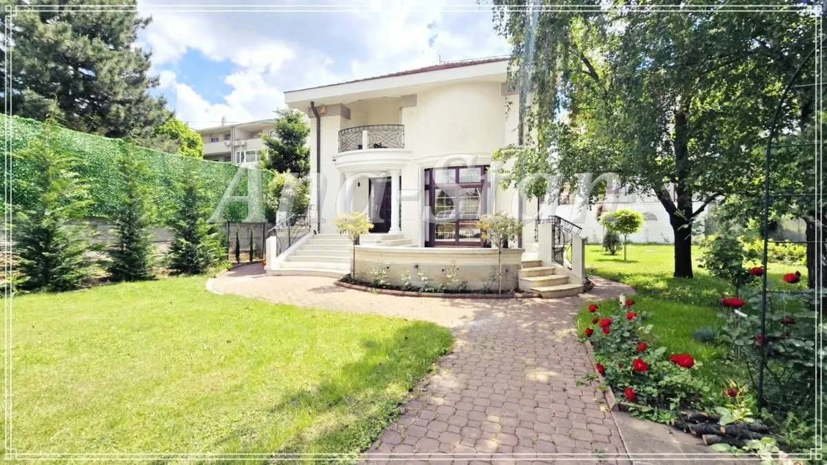 Rent, house, 290m², Voždovac Sve Podlokacije, Beograd