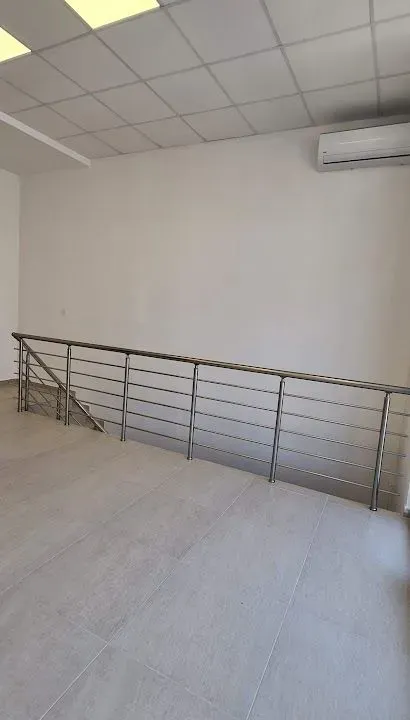 Izdavanje, poslovni prostor, 115m², Blok 9, Podgorica