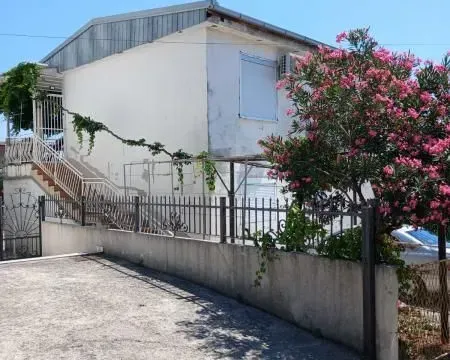 Prodaja, kuća, 100m², Bar, Crna Gora - image 1