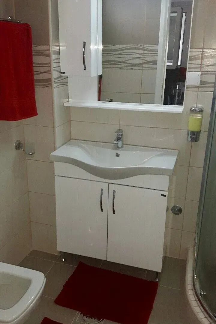 Izdavanje, jednosoban stan, 55m², Centar, Bar