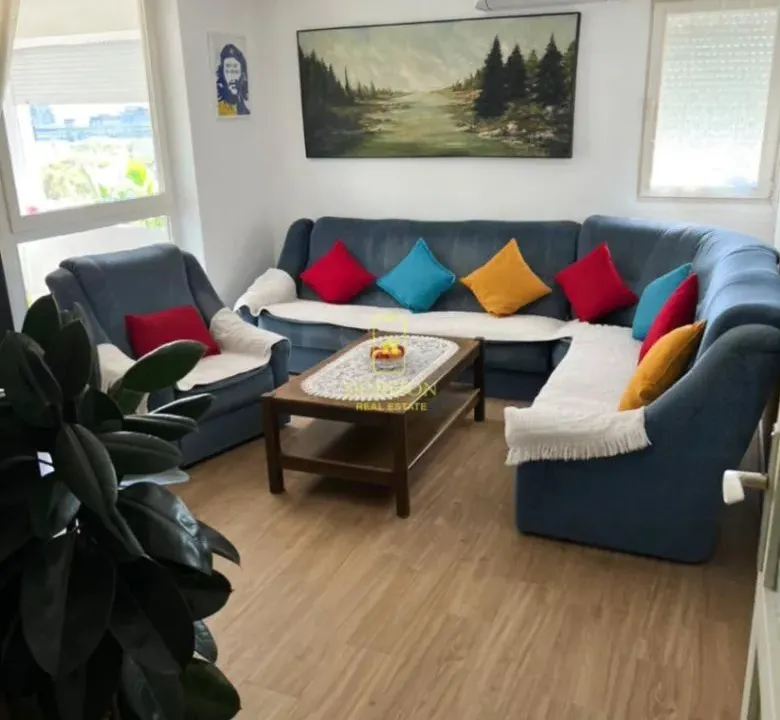 Prodaja, dvosoban stan, 77m², Blok 5, Podgorica