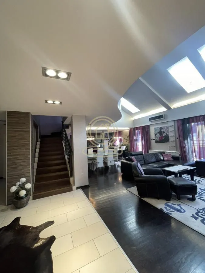 Izdavanje, stan, 310m², Grbavica, Novi Sad Sve Podlokacije